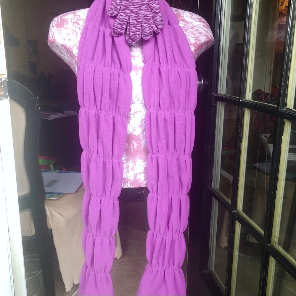Lady's Scarf and Gloves Bundle!